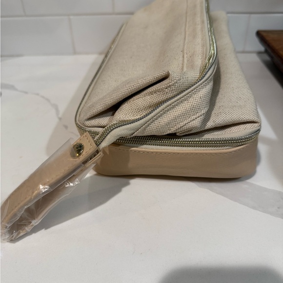 New! BEIS The Dopp Kit in Beige - Picture 4 of 6